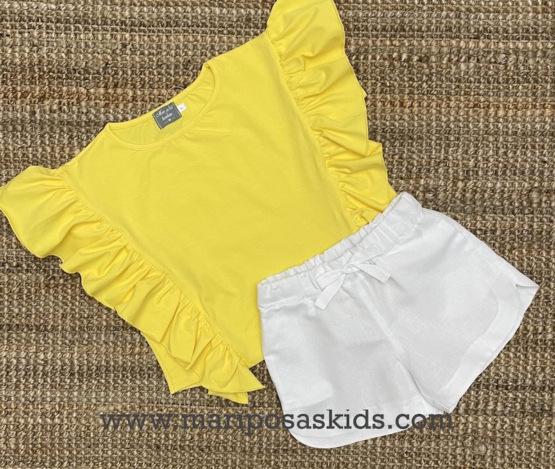 Conjunto MON PETIT Camiseta Amarilla y Short Blanco